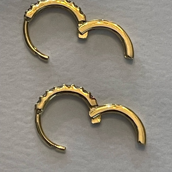 New Authentic Pandora Sparkling Huggie Hoop Earrings 14k gold plated ss & cz - Picture 6 of 13